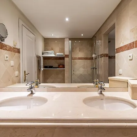 The Sapphire Hideaway Apartament *